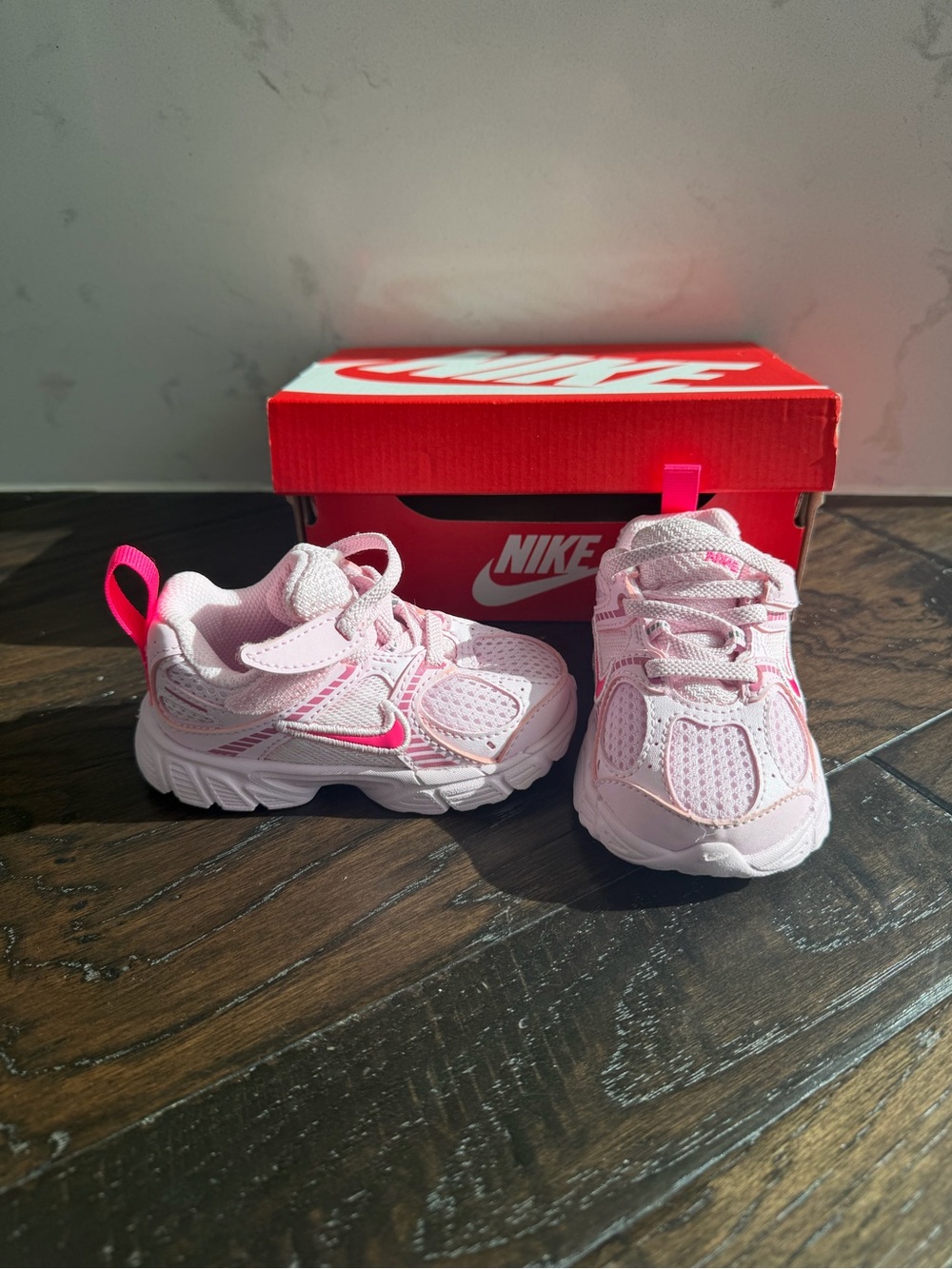 Nike V5 RNR Sneaker Pink Shoes toddler girls size 5